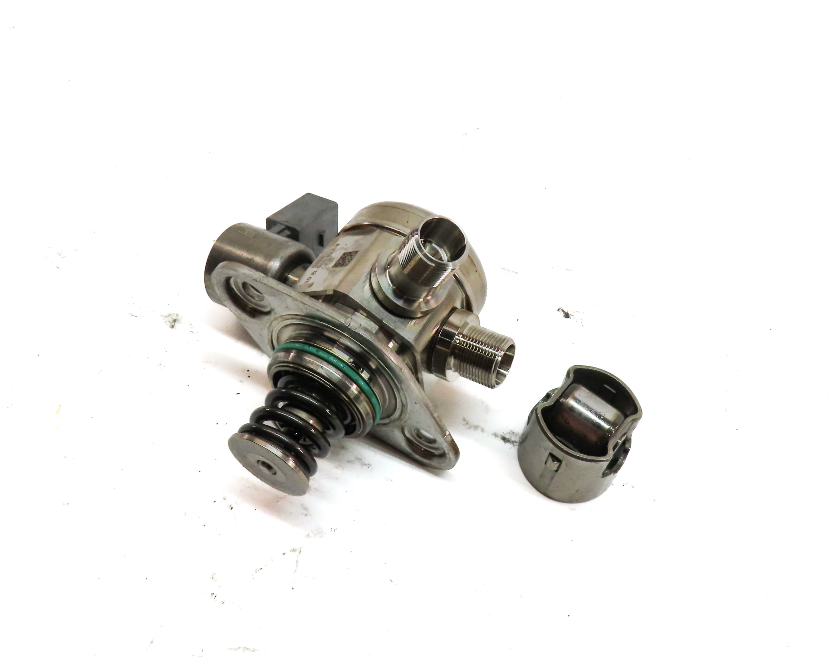 11-20 MERCEDES E S SL GL (W205 W166 W212 X166 X253) V8 LEFT MECHANICAL FUEL PUMP — exact item pictured